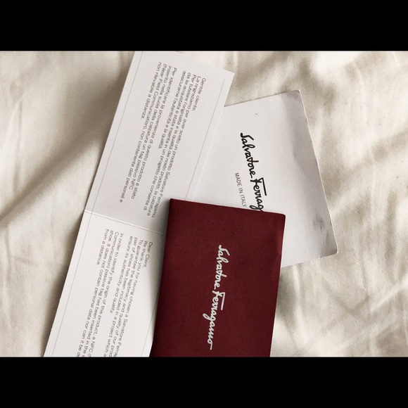 Salvatore Ferragamo 8B Big Vara Bow Flats - Picture 4 of 4